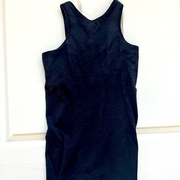 LuluLemon Charcoal Black Size 4. Mock Neck rare find - Picture 1 of 1